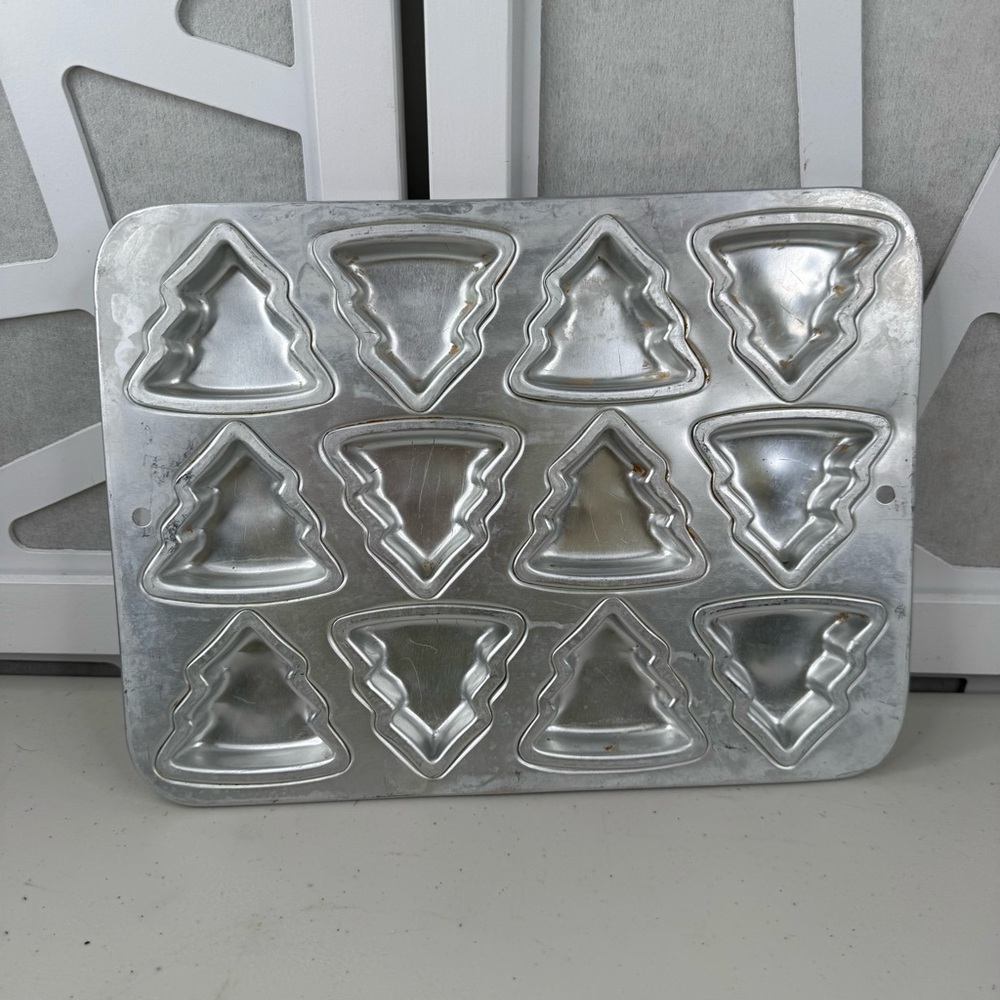 {wilton} Vintage Silver Christmas Tree Baking Mold Pan, 1994
